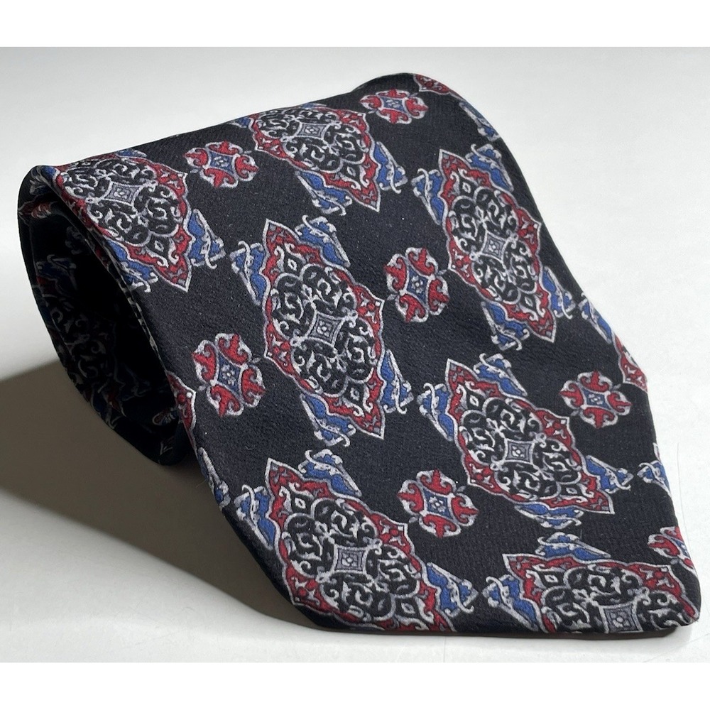 Museum of Modern Art NYC Paisley Black Red Silk Men's Neck Tie Canada 58" x 3.5"